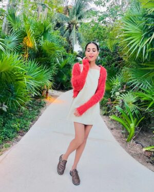 Anjli Mohindra Instagram - May 2024. Spot the lizard?