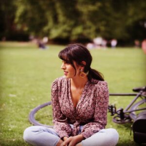 Anjli Mohindra Instagram - The first true candid a very kind person took of me indicates I sometimes DO deviate from a bitchy resting face and I’m over the forking moon about it, though I might not always look it.