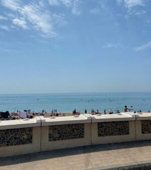 Anjli Mohindra Instagram - A day by the sea? (b)right on!
