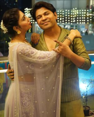 Ankit Tiwari Instagram - Wishing you warmth,love and light this Diwali and all year long 🪔
Happy Diwali to all ❤️❤️
@pallavitiwari268 
#diwali #wife #pallavi #pallavitiwari #aryaatiwari #aryaa #ankittiwari #ankittiwarionline
