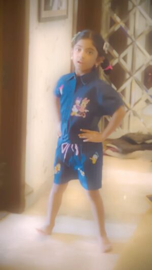 Ankit Tiwari Instagram - Forever daddy’s little girl.

#aryaatiwari

#chaleya #chaleyasong💖❤️❤️😇 #daughter #babygirl #trend #trendingreels #trending