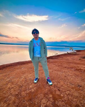 Ankit Tiwari Instagram - Iss safar mein neend aisi kho gayi,
Hum na soye raat thak kar so gayi ….

#ankittiwari #travel #travelphotography #aasam #ankittiwarilive