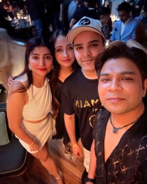 Ankit Tiwari Instagram - Crazy nights make the best memories. 

@sahilmirchandani786 @trend.idiom @pallavitiwari268 @nehamalik335 @yashrajjsingh
