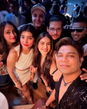 Ankit Tiwari Instagram - Crazy nights make the best memories. 

@sahilmirchandani786 @trend.idiom @pallavitiwari268 @nehamalik335 @yashrajjsingh