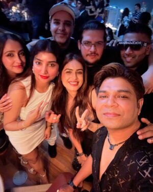 Ankit Tiwari Instagram - Crazy nights make the best memories. 

@sahilmirchandani786 @trend.idiom @pallavitiwari268 @nehamalik335 @yashrajjsingh