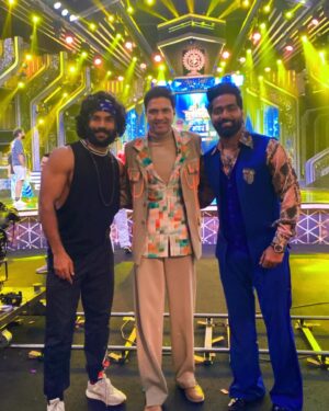 Ankush Chaudhari Instagram - साधी  माणसं ,,❤️🥰 माझी माणसं🦋 , मातीतली माणसं 🐅

#besthuman #grounded #love #positivity #happy #friendship #duniyadari #star #ankushchaudhari #vaibhavghuge #dance #actor #film