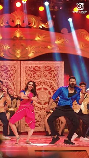 Ankush Hazra Instagram - #Mirza #Muskan @filmfare 😎

#bengalimovie #releasing10thapril #eid2024