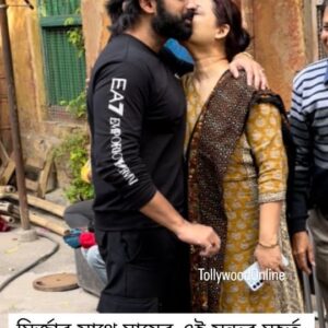 Ankush Hazra Instagram - মির্জার সাথে মায়ের এই সুন্দর মুহূর্ত ...#mothersDay #mirza.