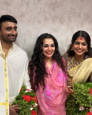 Ann Augustine Instagram - My Queen Bee is Married ❤️ 
Congratulations! @nandan_meera  Sreeju

#sister #justmarried #wishingthebest #godbless #alwaysandforever #mybestfriendswedding