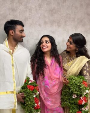 Ann Augustine Instagram - My Queen Bee is Married ❤️ 
Congratulations! @nandan_meera  Sreeju

#sister #justmarried #wishingthebest #godbless #alwaysandforever #mybestfriendswedding