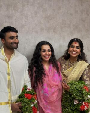 Ann Augustine Instagram - My Queen Bee is Married ❤️ 
Congratulations! @nandan_meera  Sreeju

#sister #justmarried #wishingthebest #godbless #alwaysandforever #mybestfriendswedding