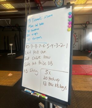 Ann Khozine Instagram - Thank you @ivynile_wwe & @primuscrossfit for the CrossFit brutality this morning 💦 ya love it after you survive it! 🥵
Proud of @jordynnegrace for doing non stairmaster cardio 😂👏🏼
