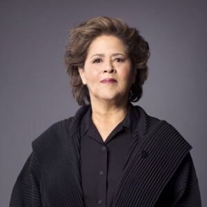Anna Deavere Smith Instagram - How are we going to manage to get beyond the smallness of our own lives and begin to see ourselves as American citizens broadly? I’m a provocateur. I don’t know the answers, but I can just try to pose the questions.
-
Read my interview, “Anna Deavere Smith Strives Toward a More Perfect Union,” in The @villagevoice. Link in today’s story.
-
Photo: Kwaku-Alston / @hbo