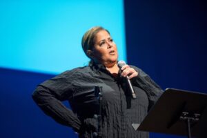 Anna Deavere Smith Instagram - In December, @emersoncollective invited me to be a part of their Demo Day. I'm thrilled to be able to share some video from the day - link in bio. 
The portrait I presented was of Bryan Stevenson, of the @eji_org. I interviewed Mr. Stevenson last spring as part of my Pipeline Project, and some of his stories were included in the production of #NotesfromtheField which ran in London that summer.