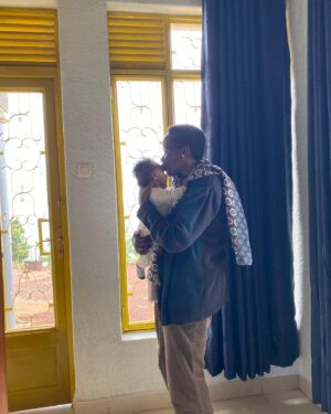 Anna Dushime Instagram - happy 5 months baby h joy of our life. danke an amelia, meine mama und meine ganze familie in rwanda für einen so schönen wie auch transformativen urlaub. auch wenn ich wie ein corny diaspora baby klinge: es war so intense & schön mit meinem sohn an meinen geburtsort zurückzukehren.