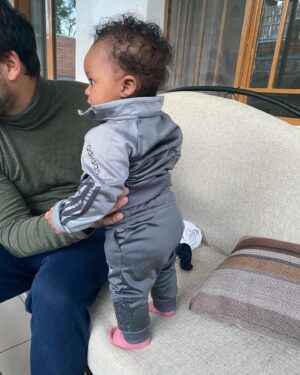 Anna Dushime Instagram - happy 5 months baby h joy of our life. danke an amelia, meine mama und meine ganze familie in rwanda für einen so schönen wie auch transformativen urlaub. auch wenn ich wie ein corny diaspora baby klinge: es war so intense & schön mit meinem sohn an meinen geburtsort zurückzukehren.