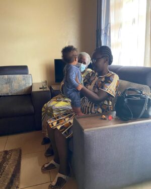 Anna Dushime Instagram - happy 5 months baby h joy of our life. danke an amelia, meine mama und meine ganze familie in rwanda für einen so schönen wie auch transformativen urlaub. auch wenn ich wie ein corny diaspora baby klinge: es war so intense & schön mit meinem sohn an meinen geburtsort zurückzukehren.