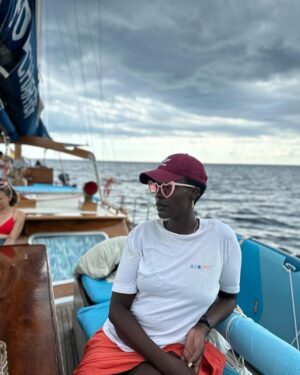 Anna Dushime Instagram - mallorca dump war auf einem boot und mir ist nicht schlecht geworden plus ich hab süße bilder gemacht feat my fupa, meine schwester @babichepapaya baby h. danke an meine älteste freundin Isabell die geheiratet hat und uns alle versammelt hat. enjoying life with no regrets is the move from now on until infinity