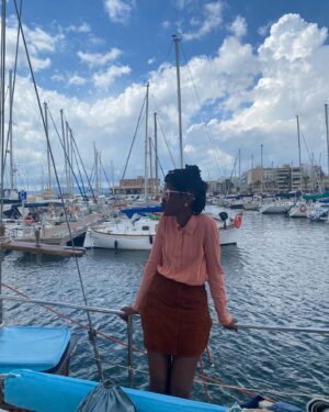 Anna Dushime Instagram - mallorca dump war auf einem boot und mir ist nicht schlecht geworden plus ich hab süße bilder gemacht feat my fupa, meine schwester @babichepapaya baby h. danke an meine älteste freundin Isabell die geheiratet hat und uns alle versammelt hat. enjoying life with no regrets is the move from now on until infinity
