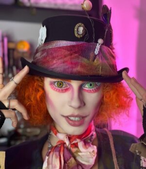 Anna Dvořáková Instagram - I told you there is gonna be more of this!! ♥️♥️

#aliceinwonderland #madhatter #cosplay #haloweenmakeup