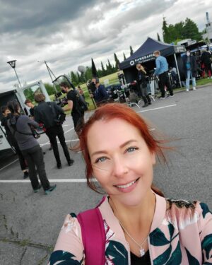 Anna Easteden Instagram - First day of a new TV series. Everyone was amazing. I loved it! Looking forward to more! @filmsbymade @yleareena 

#yleareena #outokesä #filmsbymade #annaeasteden #actor #actorlife #näyttelijä #tvsarja #tv #outokesäsarja