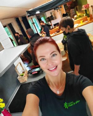 Anna Easteden Instagram - I had the best time playing Kaisa in the TV series Outo Kesä. Thanks to all the wonderful people a part of the production! @filmsbymade @lmparppei @l.c_c.l @katjatuuliaa @marleenahelena @kuuttiofficial @pia_ilona @ainailona @vanotit
@kristakuitunen @zenmaija
@hannahedengren
@mparttimaa
@niinasmn 

#outokesäsarja #yleareena #outokesä #filmsbymade #actor #actorlife #näyttelijä #tvsarja #tv