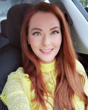 Anna Easteden Instagram - Like a spring chicken. 
#yellowdress #hollywoodlife