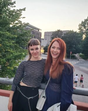 Anna Easteden Instagram - Premiere for TV-series Outo Kesä in Helsinki. Very happy to be a part of this super talented group! Loved the series! It opens in Finland and Denmark tomorrow. Director/writer: @lmparppei  Actors: @l.c_c.l @katjatuuliaa @annaeasteden Produder: @ainailona @filmsbymade @yleareena

#outokesä #outokesäsarja #yleareena #tvsarja