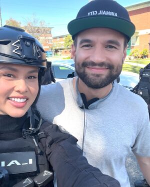 Anna Enger Ritch Instagram - Powell and Street 💥 Alex and Anna 😎 In front of the camera and behind, @alexrussell is the epitome of a class act. A mentor and a friend (and an awesome director, too 👏) Thank you for always making me feel like part of the team. You will be greatly missed.

S.W.A.T. back to back episodes TONIGHT 8p/7c with our farewell to Jim Street #rollswat 🖤🫶🏼🖤