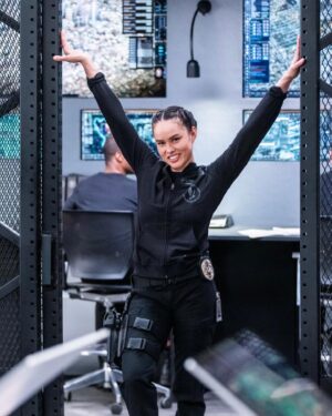 Anna Enger Ritch Instagram - TONIGHT!
6x19 “Bunkies” 8pm @swatcbs 

🖤💥🖤

✍️ @sarahaldersonauthor 
🎬 @ferlandguy 
🤺 @brittany_servidio 
📸 @davinophotostudio