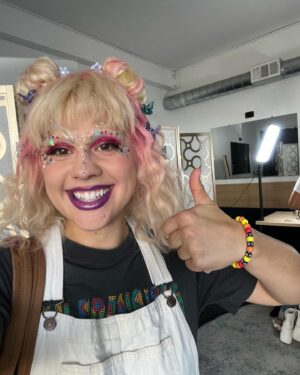 Anna Garcia Instagram - Wait okay huge news!!!!!! My episode of @veryimportantpeopleshow is live on freaking YouTube!!!!! Literally any of u can go watch it!!! For free!!!!!!! A present from @dropouttv to u. Pls enjoy as I improvise the euro pop star of ur nightmares with dream host @vicmmic. Now go watch it you lucky duckies (linky in bio) -xoxo, american #1 ss