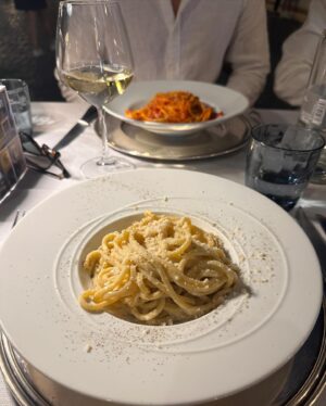 Anna Grace Barlow Instagram - when in rome! 🍝❣️🇮🇹