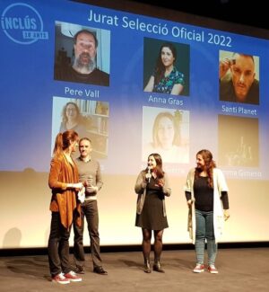 Anna Gras Instagram - Con @bladerunner_ig hemos entregado los premios del @festivalinclus de cine. Felicidades a todos los premiados y larga vida al cine… visca l’inclús! #goodfilmsmakeyourlifebetter @adrifsh #serjuradomola