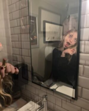 Anna Harr Instagram - miss being a quebec girlyyy🥲💌