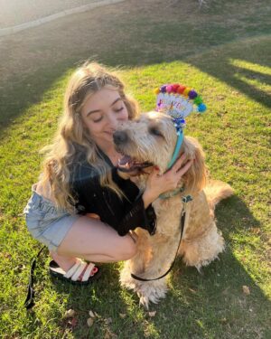 Anna Harr Instagram - alright everyone say happy 6th birthday to alfie🫶🏻🥳🎈🐶or else he may cry (he’s a very sensitive lil bro😭) #goldendoodle