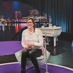 Anna Holmlund Instagram - För snart 7 år sedan vaknade jag ur koman, på dagen den 15 mars. Så det är ju typ som min födelsedag. Så snart börjar jag i skolan! 😜 #födelsedag #koma