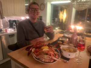 Anna Holmlund Instagram - Gott nytt år på er alla 😀 #alnö #gottnyttår  foto: @margarethaholmlund