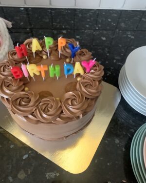 Anna Holmlund Instagram - Man fyller bara 7 år 1 gång (nej förlåt visst 2 ggr,men ändå🤪) #tårta #7årskalas #virrigabakverk #chokladtårta