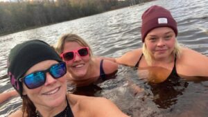 Anna Holmlund Instagram - Lördagsbad=check. Foto: @zandrafb #bad #dyket