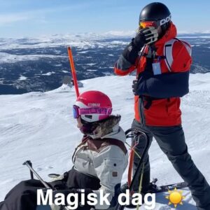 Anna Holmlund Instagram - Det är rätt bra i Åre 😄 #snowcart #åre foto: @zandrafb