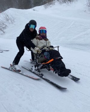 Anna Holmlund Instagram - Då är jag i Åre 😃 #rödkullen #snowcart #gladpåsk foto:  @jazmine_bennaceur