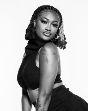 Anna-Lea Mende Instagram - @kaliii for @mtv PUSH on Times Square 🫶🏼 

production @mtv 
supervising producer @thesbrotherton 
producer / editor @jimewing2121 
production manager @la.mika.ella 
production coordinator @brew_26 
TS snaps @paramount / @viacom_intl 

photography by me

🤍

#mtv #mtvpush #kaliii