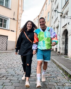 Anna-Liisa Bergström Instagram - Ihana Tallinna✨🥰
Vapaa viikonloppu parhaassa seurassa❤️
Pitkät yöunet, mahtavaa ruokaa, salia ja spaassa loikoilua 💯

Love juu @ellugee 😘