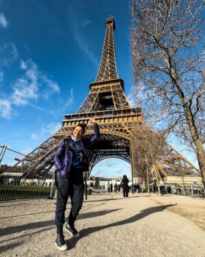 Anna-Liisa Bergström Instagram - Pariisi tuli koettua, mutta toki aika nopsaa😅 Meille sattui vielä kiva ☀️ päivä🙂
Mun tavoite oli päästä näkemään Eiffel-torni ja tavoite toteutui 📍😄

Huomenna sitten ihan muualla 🫶🏻☀️