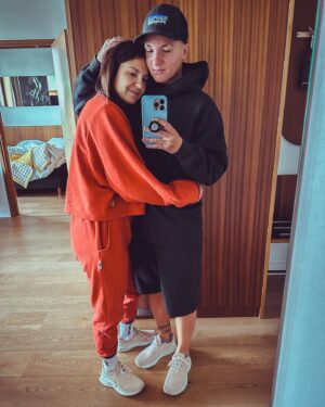 Anna-Liisa Bergström Instagram - Ihana Tallinna✨🥰
Vapaa viikonloppu parhaassa seurassa❤️
Pitkät yöunet, mahtavaa ruokaa, salia ja spaassa loikoilua 💯

Love juu @ellugee 😘