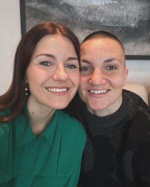 Anna-Liisa Bergström Instagram - Hyvää joulua meiltä🎄✨❤️
Ihanat oli pöperöt eilen..Mun lempparit oli pipari-glögi kakku ja tais olla Ellunkin, koska söi meilkein koko kakun😂 bataattikeitto sekä laatikko..ja tofupaisti✨🎄💖

2 päivää matkaan..😍