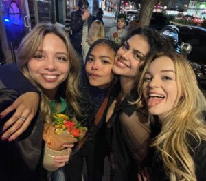 Anna Lore Instagram - god I love these girls