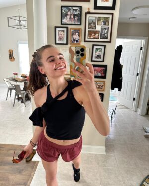 Anna Maiche Instagram - Went from not being able to run more than 2 minutes to running over an hour and now this is my entire personality