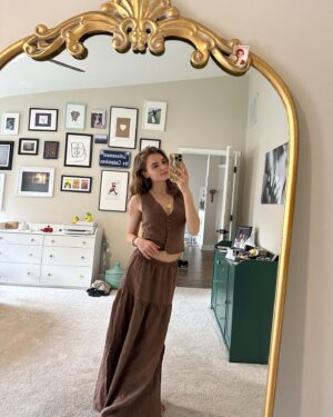 Anna Maiche Instagram - Whimsy   Row, I looove you thank you for this linen set made using eco-conscious practices 🤎
@whimsyandrow has been one of my favorite eco-conscious companies for years now. They choose low impact fabrics which use less energy, biodegrade faster than synthetic fabrics and use substantially less water to create. They also make limited quantities of each piece and use leftover fabric to create smaller pieces like scrunchies, bandanas, and bucket hats. Supporting companies that create with our planet in mind is so important and feels oh so gooooood 🌾🌻🐝