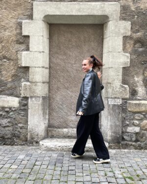 Anna Maiche Instagram - Found a new sustainable fashion brand and I love them so. @_blacktogrey strives to be a fully circular brand, avoiding the extraction of raw new materials and incorporating a recycling program into their company. They use  responsible, certified recycled, organic, and next-generation raw materials including The Loop, a yarn made from textile pre-consumer and post-consumer waste.

Their Shade Trousers are perfection 🙌🏼 Thank you for the steps you’re taking to make our fashion world more sustainable @_blacktogrey !